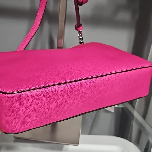 MICHAEL KORS NWT crossbody and Silver heart necklace bundle - Picture 7 of 8